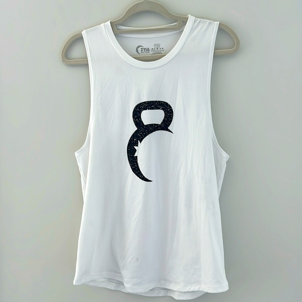 Zyia crisp white Kettlebell workout top size L